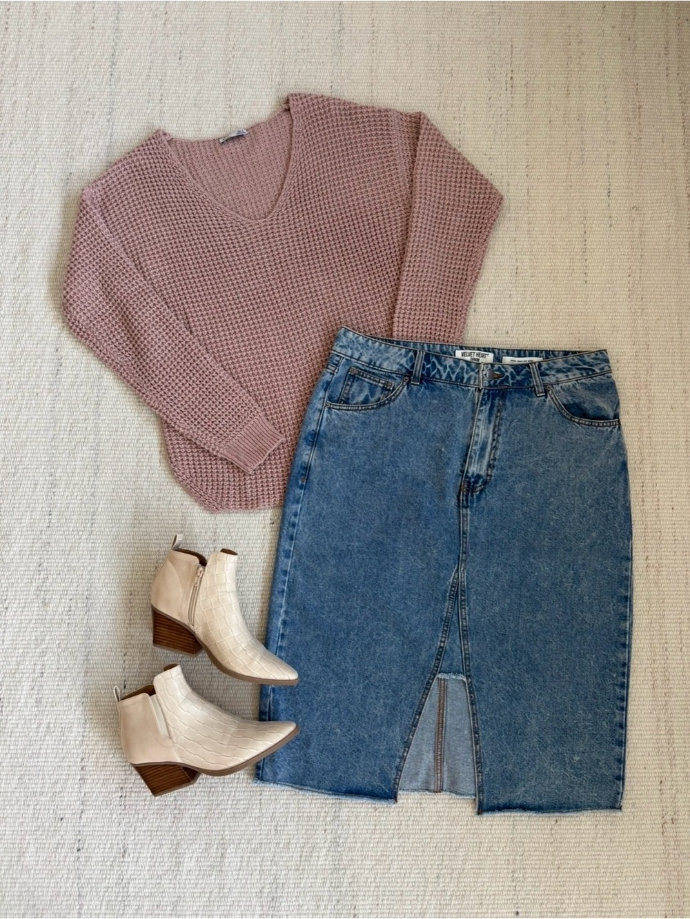 | Dex | Dusty Rose Knit V-Neck Sweater Women’s size Medium